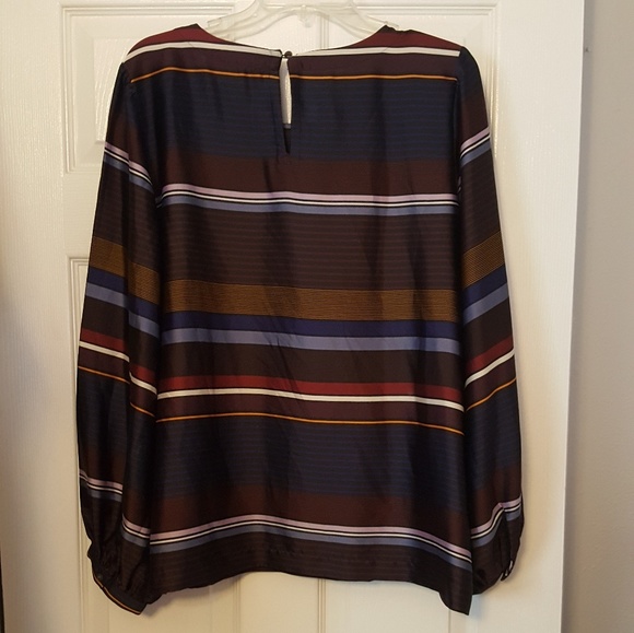 Pretty blouse. - Picture 5 of 5